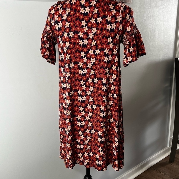 Ann Taylor Loft Floral Swing Dress Jersey Knit Short Smocked Sleeve SP - Picture 9 of 10